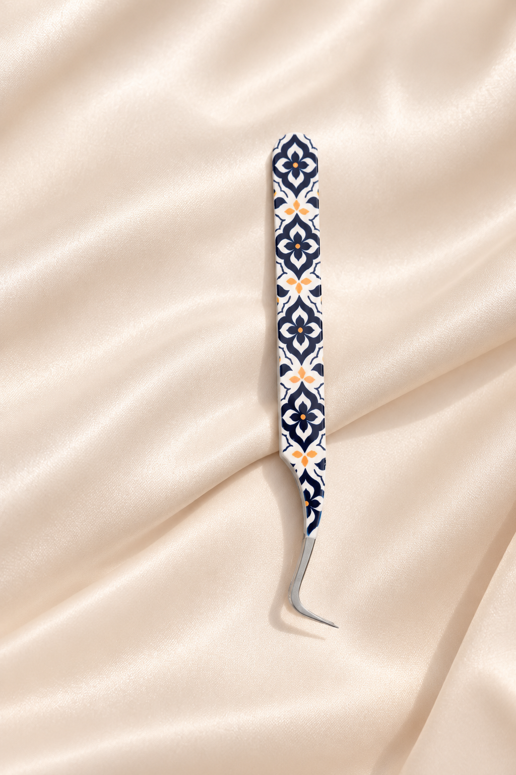 Aazeen III Curved Volume Tweezer