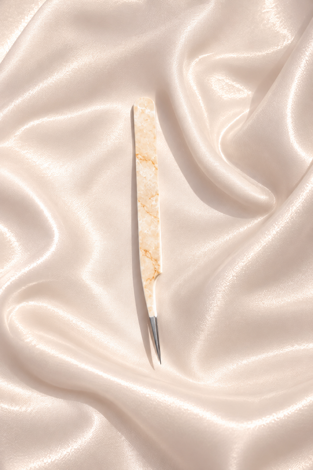 Bella Straight Lash Tweezer