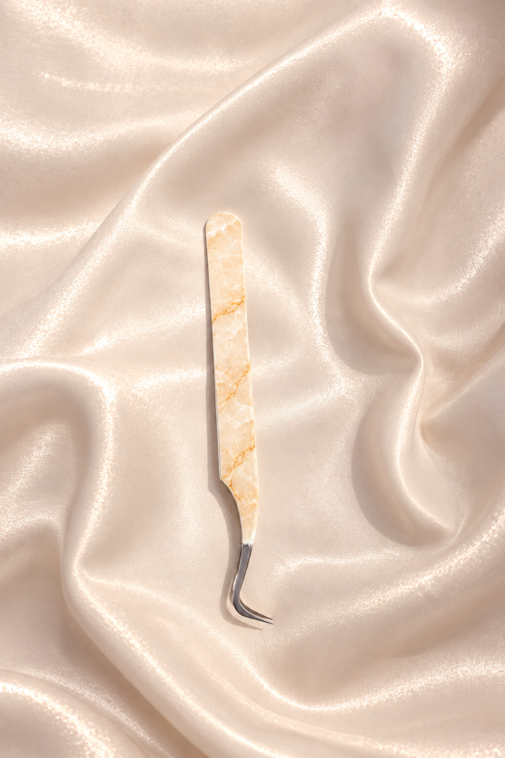 Aazeen III Curved Volume Tweezer