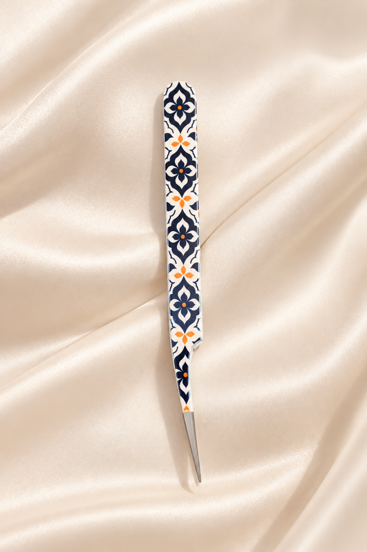 Bella Straight Lash Tweezer