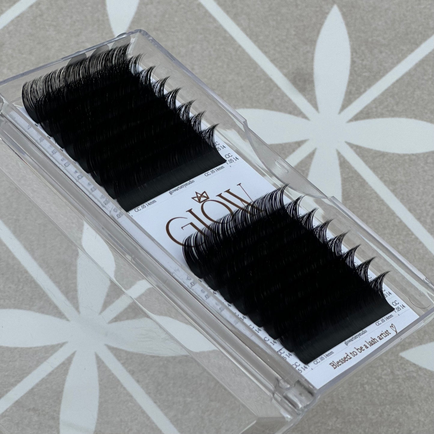 Volume Lashes .05 (16 Rows)